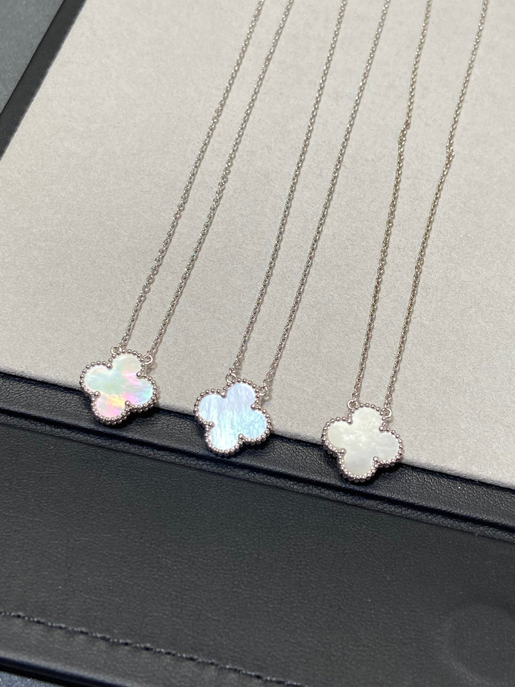 ¡®Lumi¡¯CLOVER MEDIUM SILVER WHITE MOP NECKLACE