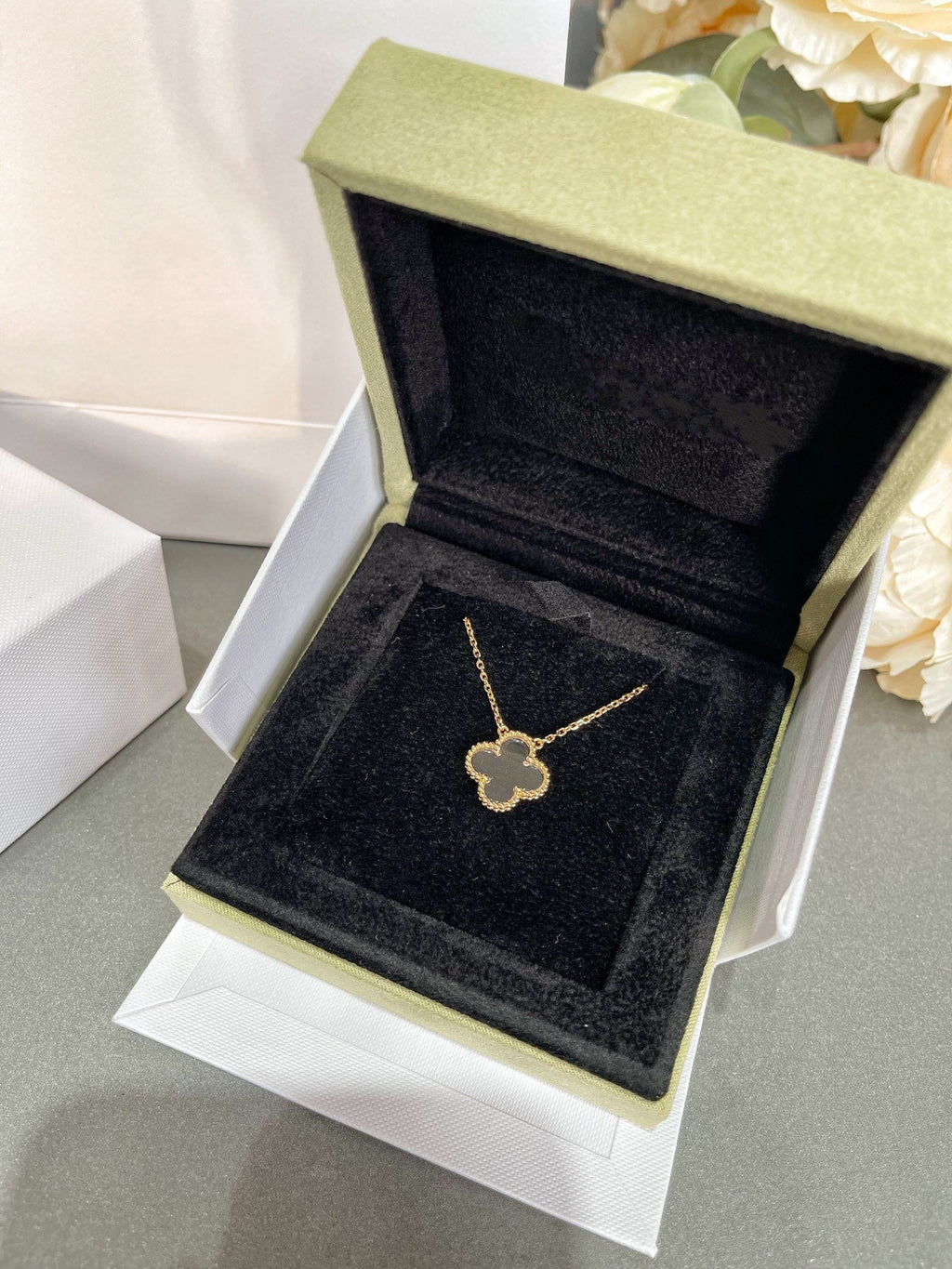 ¡®Lumi¡¯CLOVER ROCK CRYSTAL ROSE GOLD NECKLACE