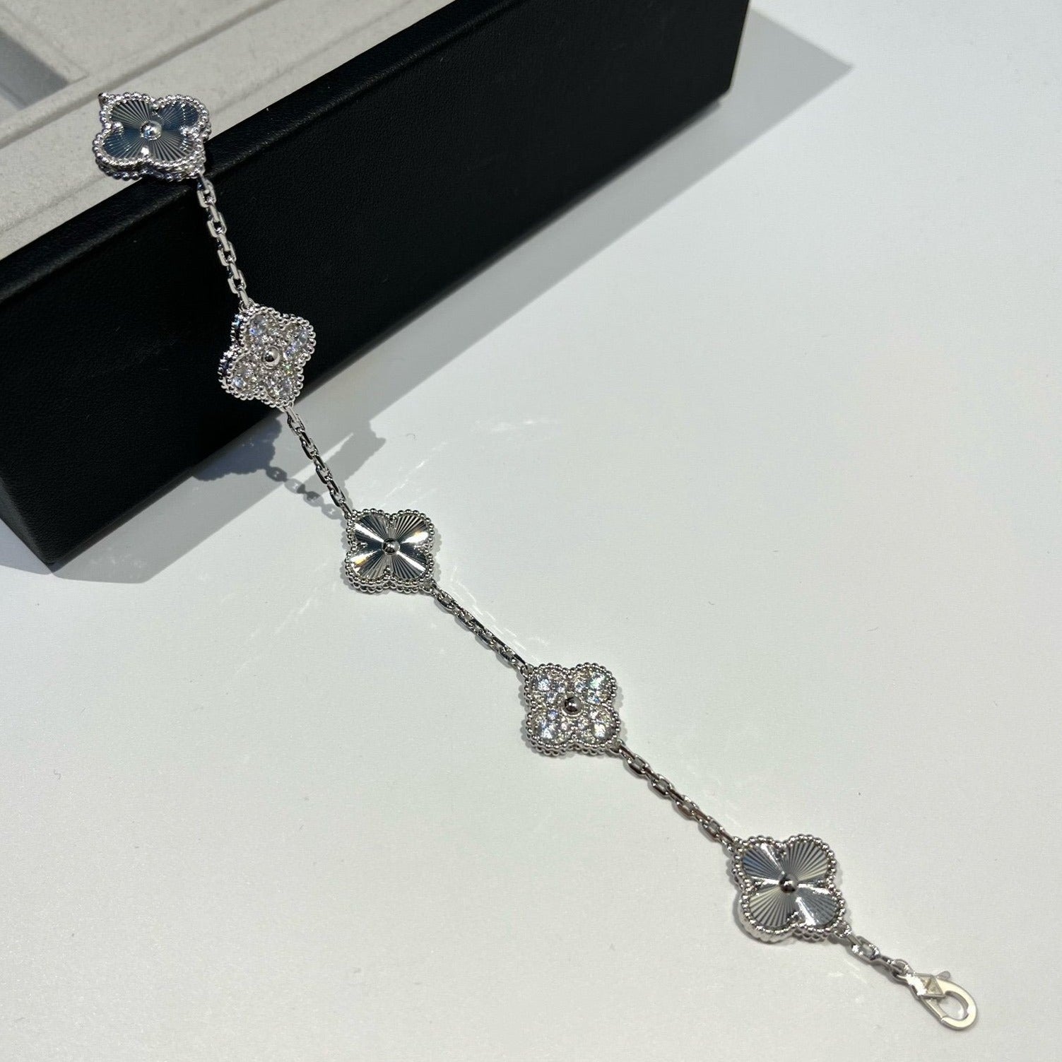 [Lumi jewelry] CLOVER 5 MOTIF LASER BRACELET COLLECTION