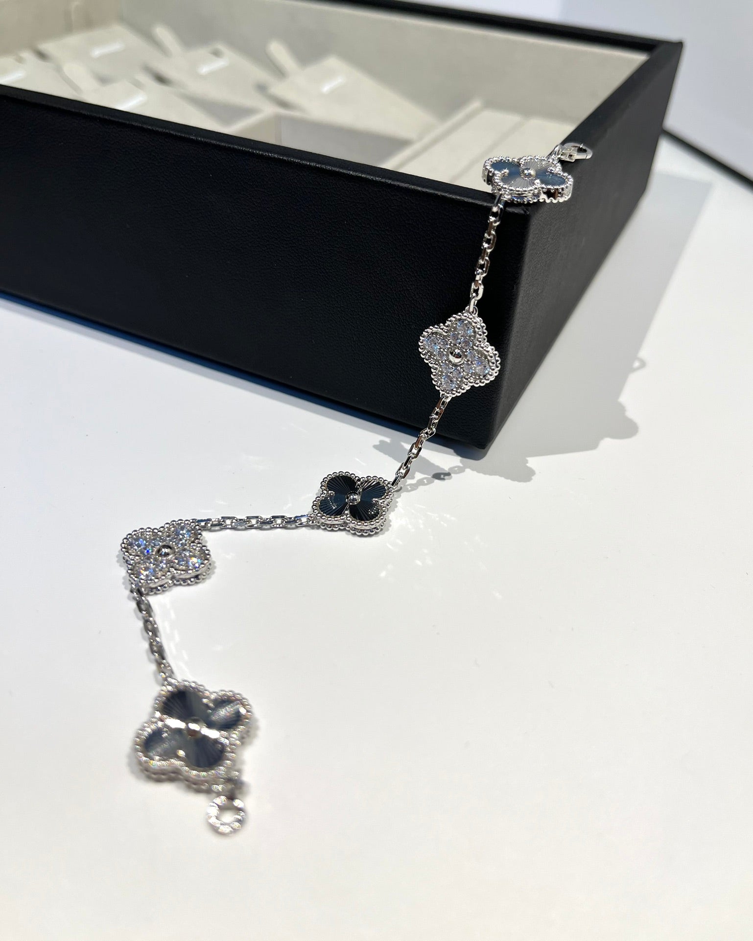 [Lumi]New  CLOVER 5 MOTIF LASER BRACELET COLLECTION