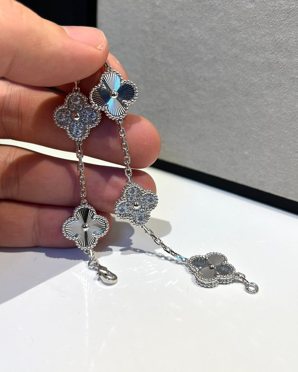 [Lumi]New  CLOVER 5 MOTIF LASER BRACELET COLLECTION