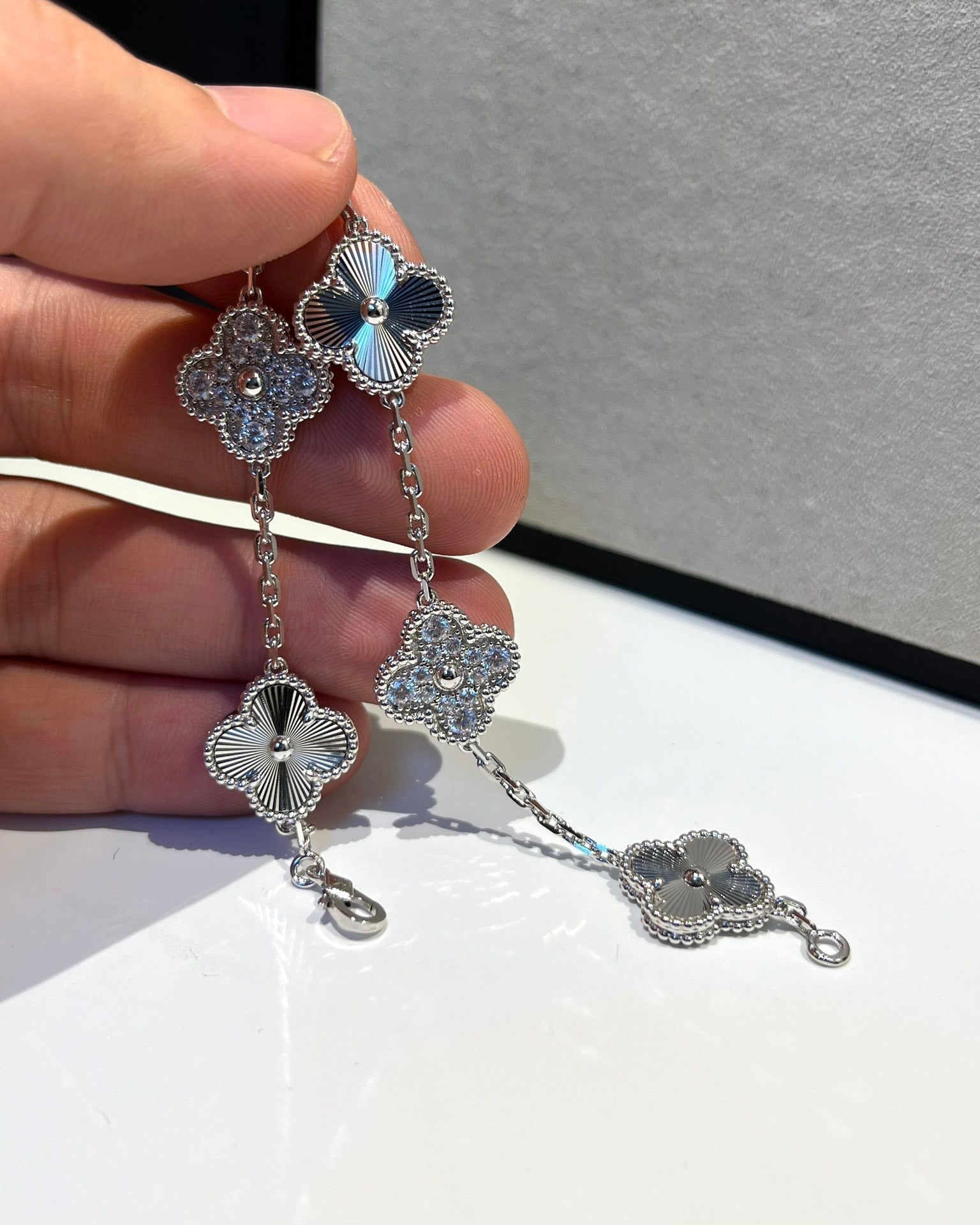 [Lumi]New  CLOVER 5 MOTIF LASER BRACELET COLLECTION