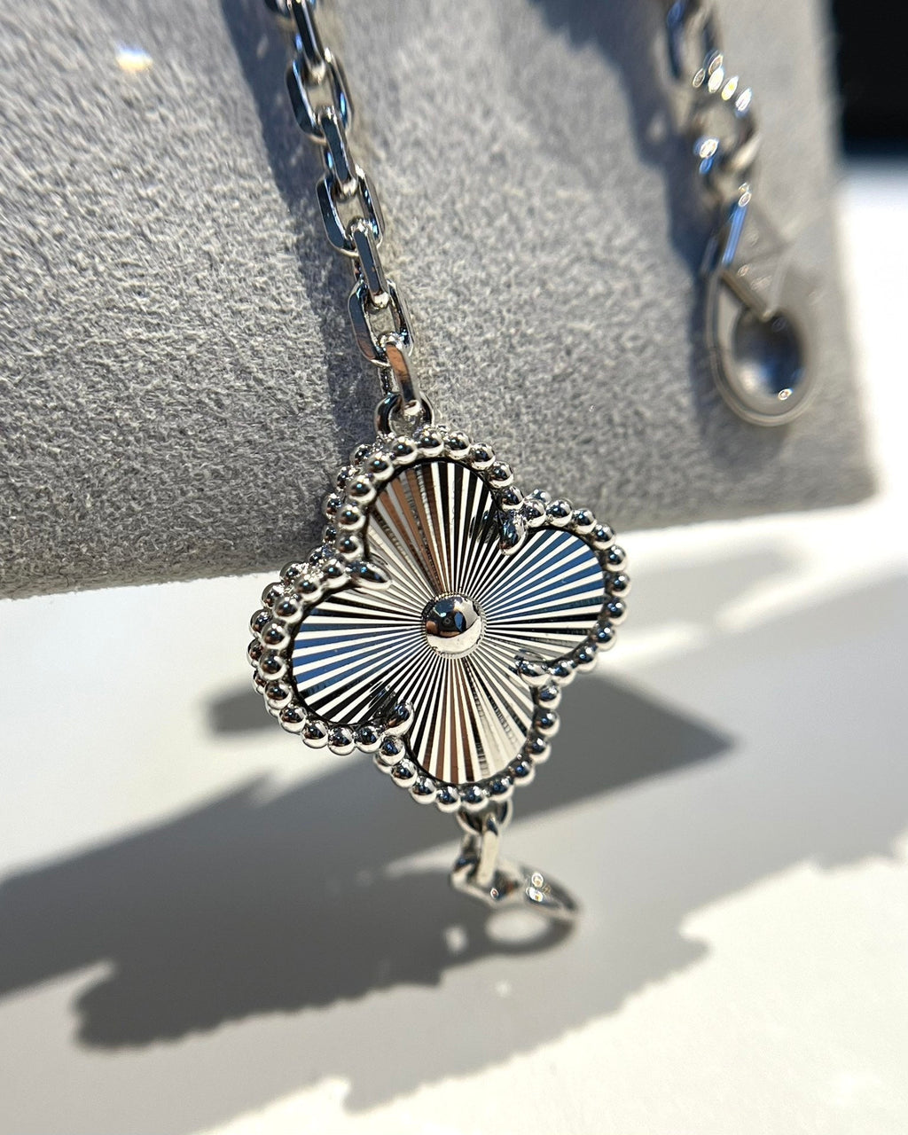 [Lumi]New  CLOVER 5 MOTIF LASER BRACELET COLLECTION