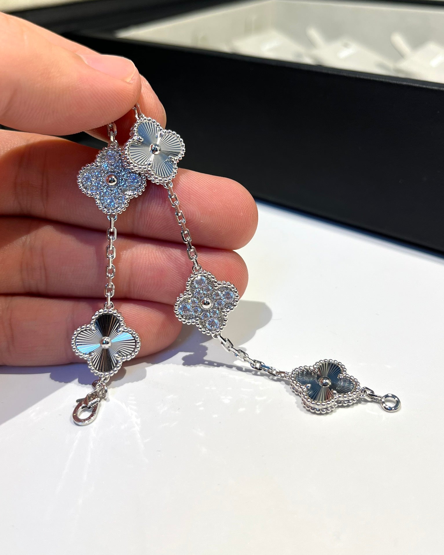 [Lumi]New  CLOVER 5 MOTIF LASER BRACELET COLLECTION