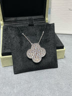 ¡®Lumi¡¯CLOVER 25MM LARGE PENDANT DIAMOND PAVED SILVER NECKLACE