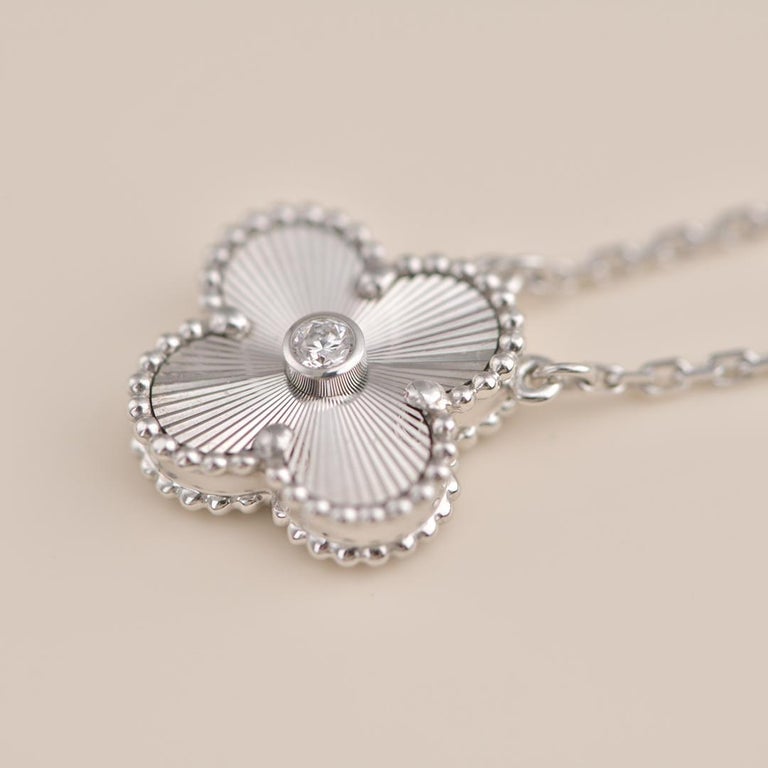 ¡®Lumi¡¯CLOVER  15MM DIAMOND LASER NECKLACE SILVER