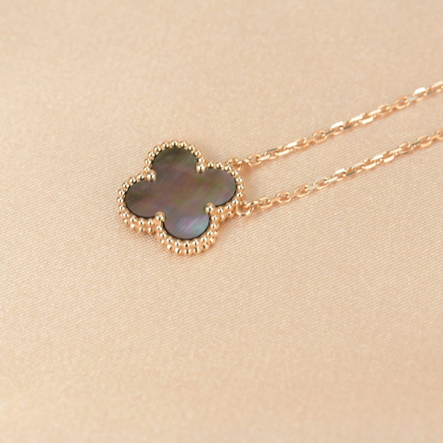 ¡®Lumi¡¯CLOVER 15MM  GRAY MOTHER OF PEARL NECKLACE