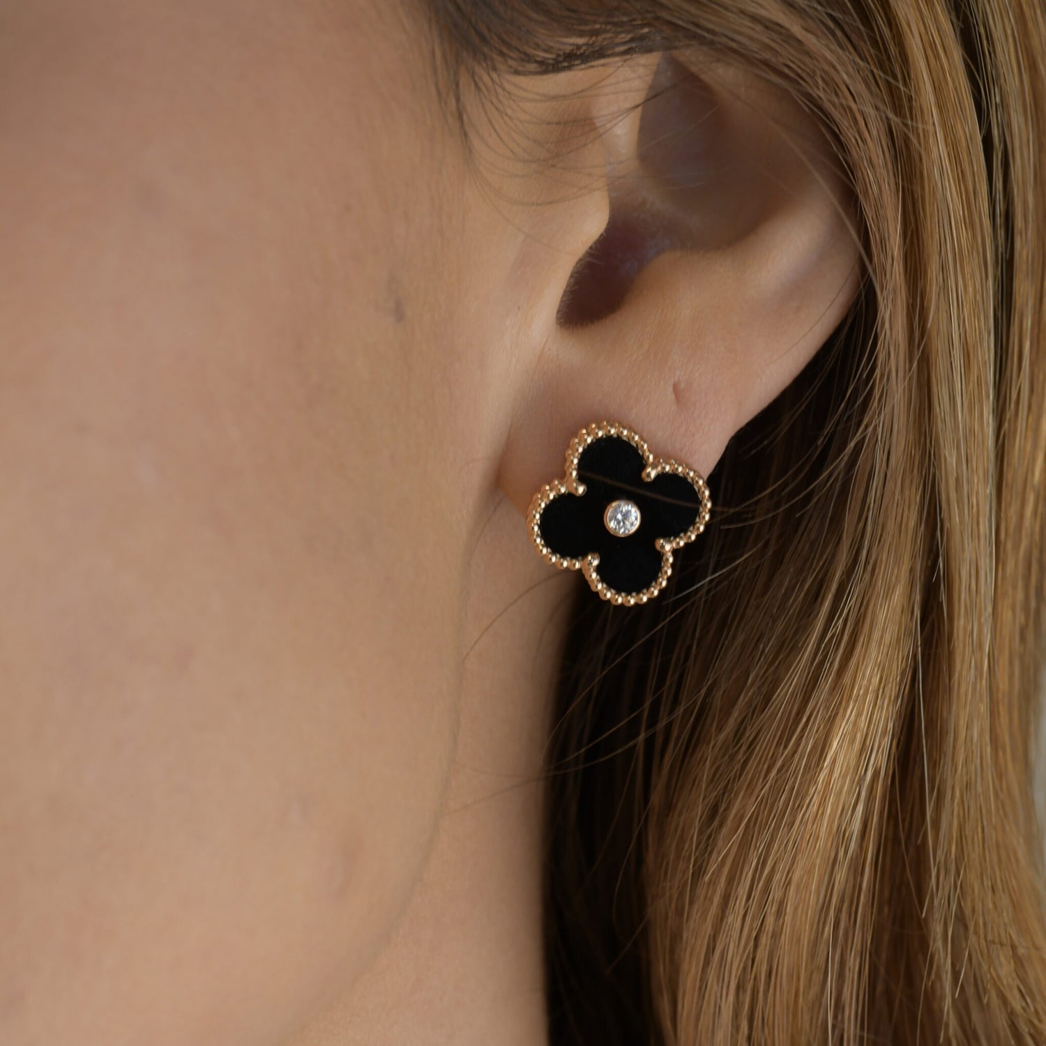 ¡®Lumi¡¯CLOVER MEDIUM 1 MOTIFS ONYX DIAMOND EARRINGS