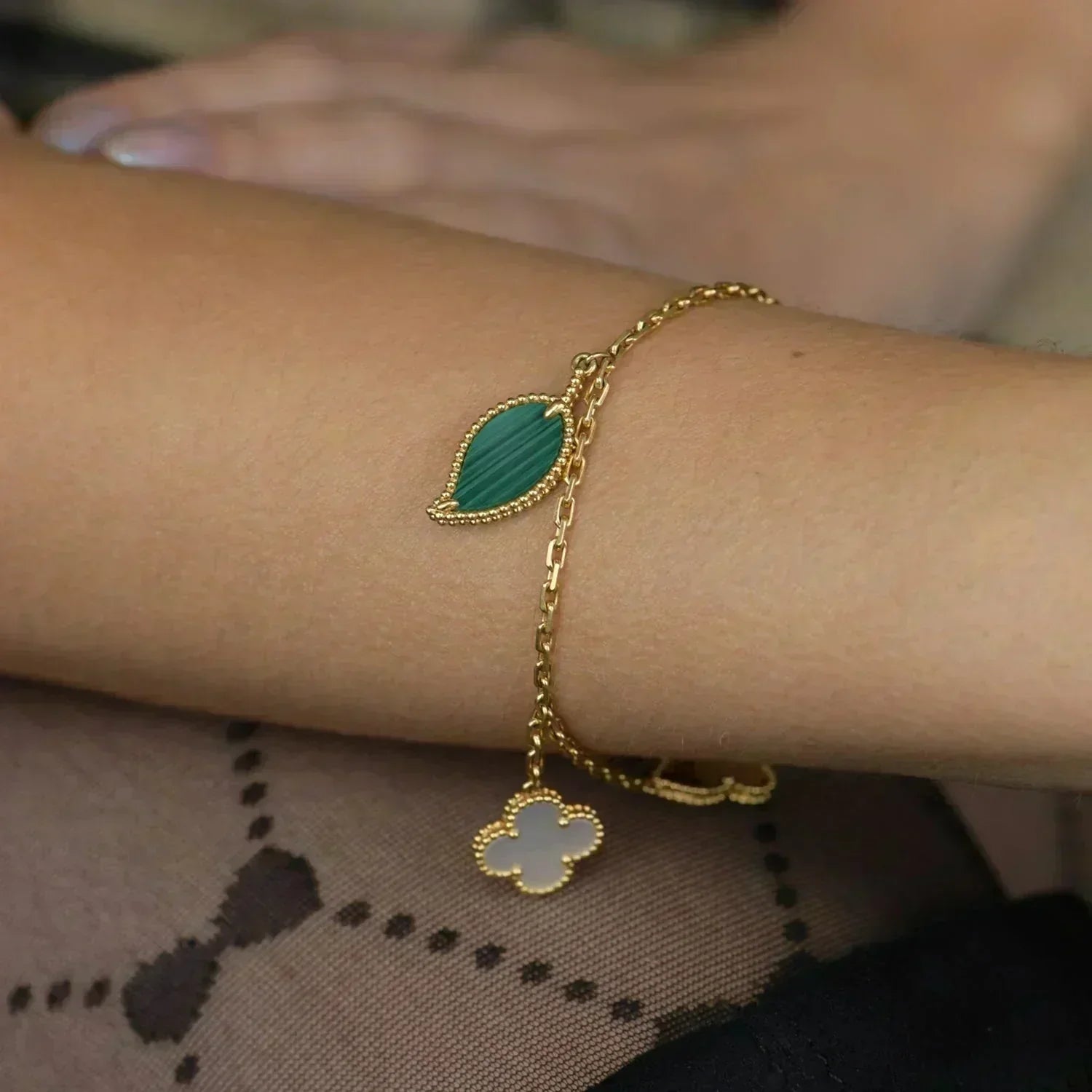 ¡®Lumi¡¯LUCKY SPRING 5 MOTIF GOLD BRACELET