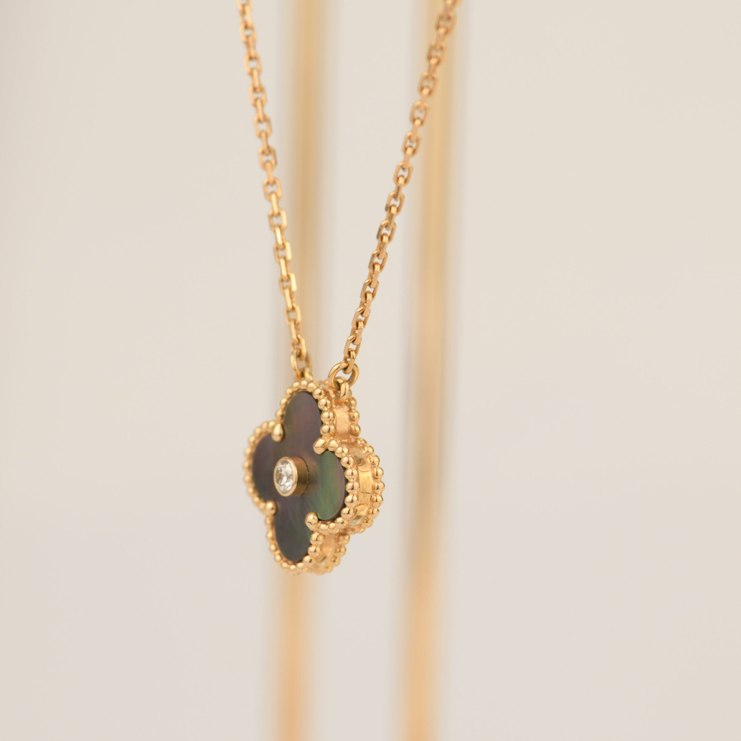 ¡®Lumi¡¯CLOVER 15MM DIAMOND AND MOTHER-OF-GREY NECKLACE