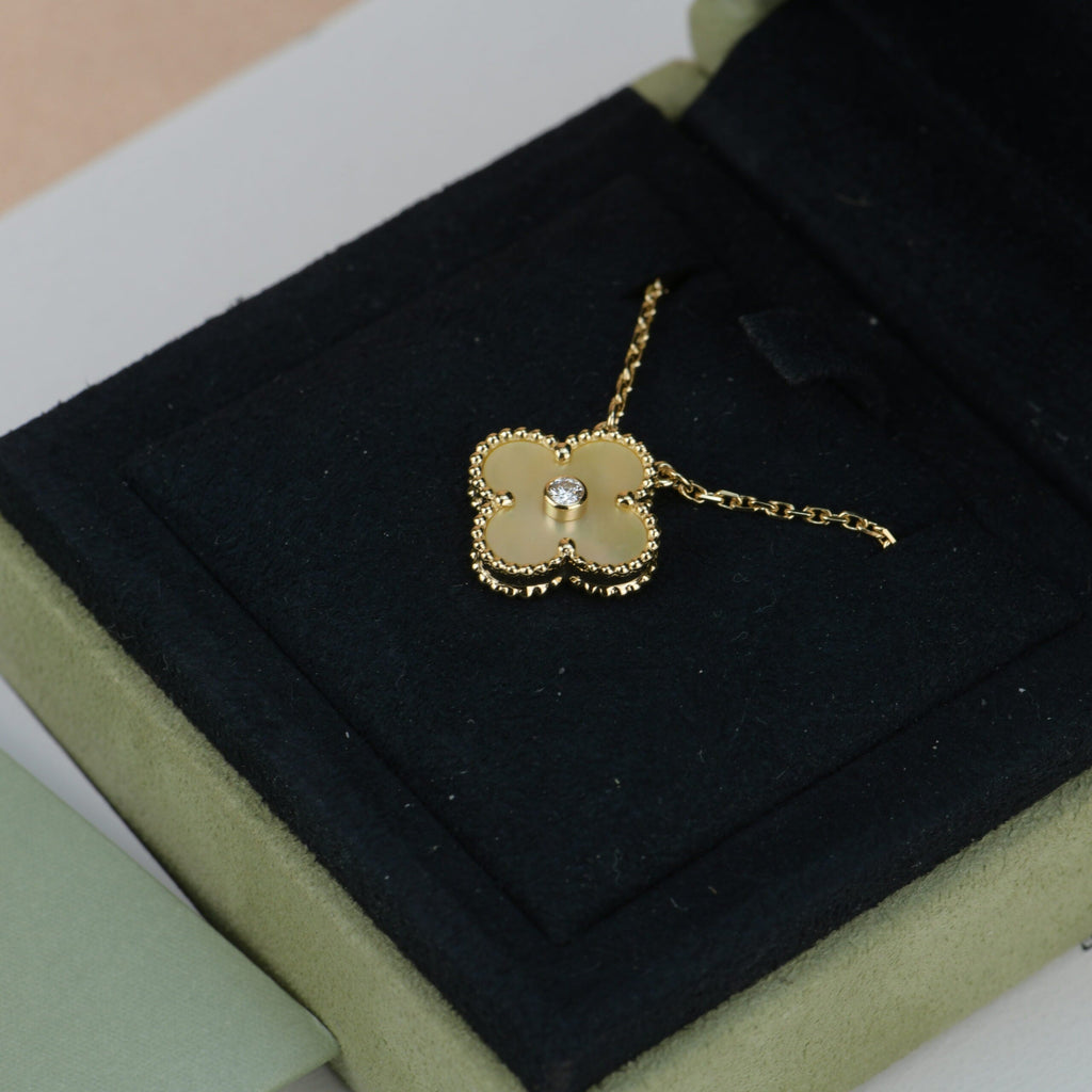 ¡®Lumi¡¯CLOVER 15MM DIAMOND GOLD MOTHER OF PEARL NECKLACE