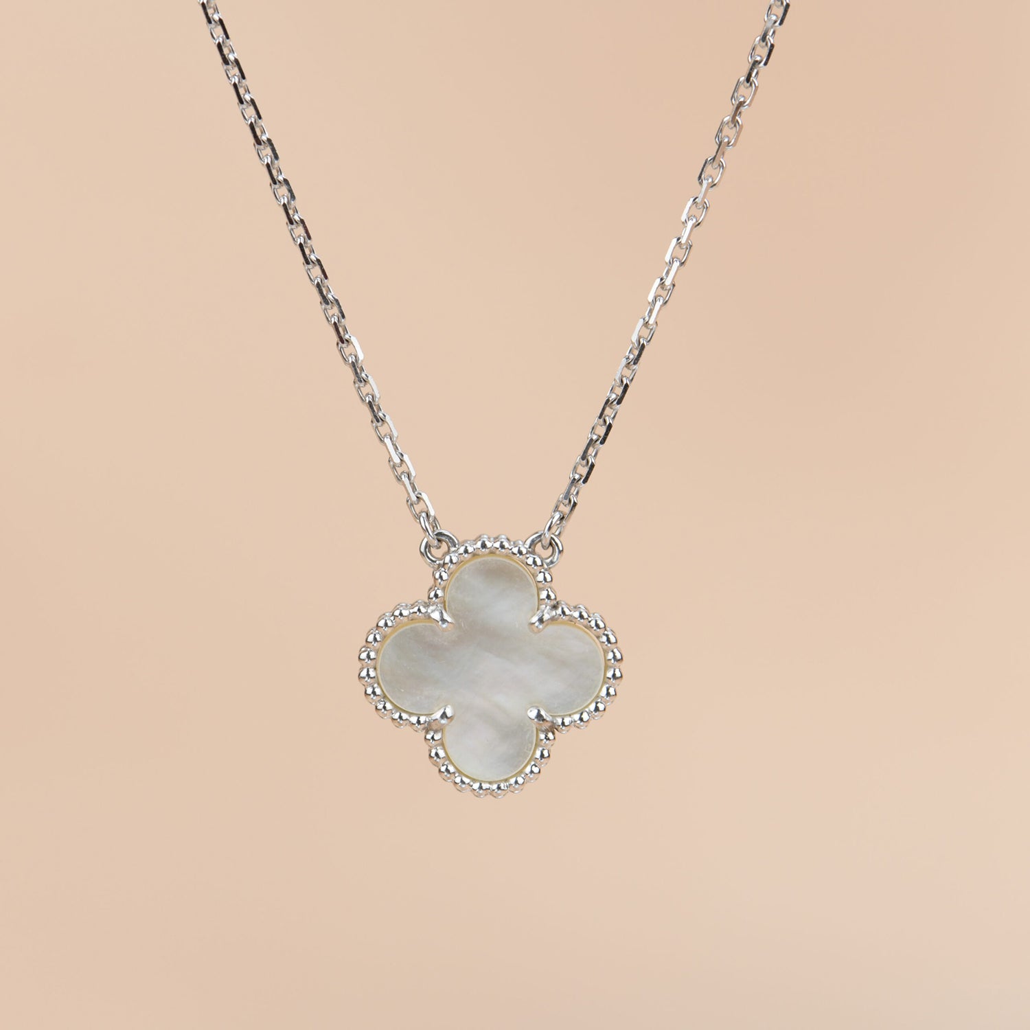 ¡®Lumi¡¯CLOVER  15MM WHITE MOTHER-OF-PEARL SILVER