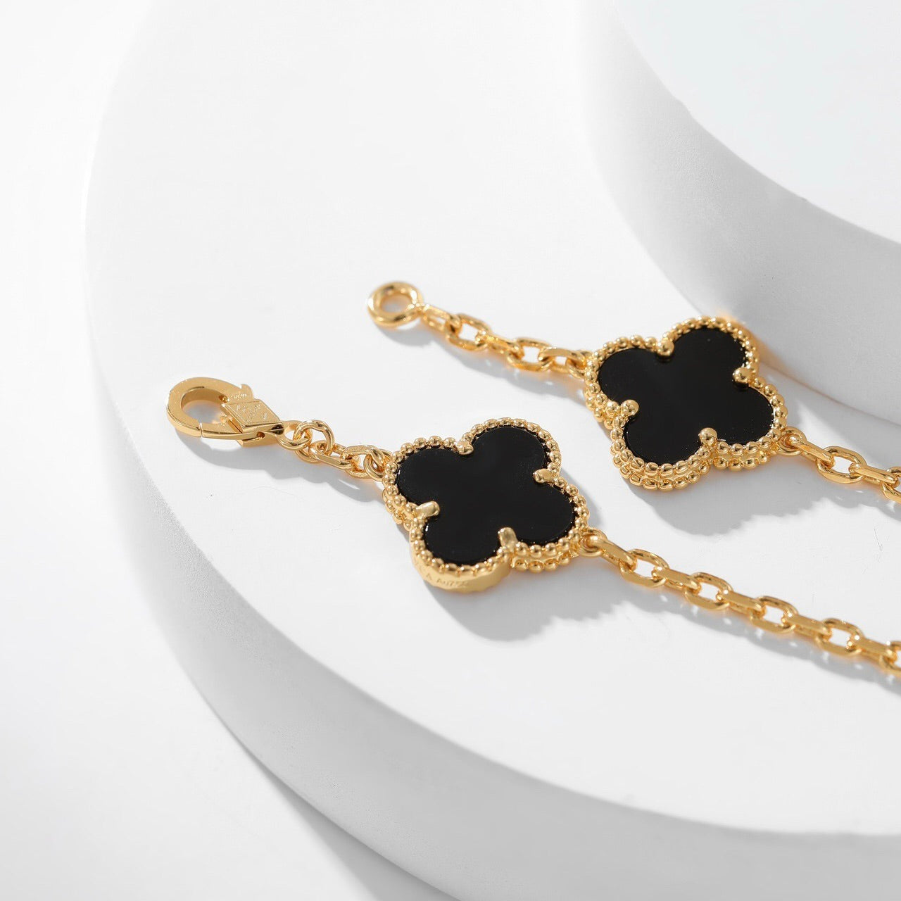 ¡®Lumi¡¯CLOVER 10 MOTIFS ONYX NECKLACE