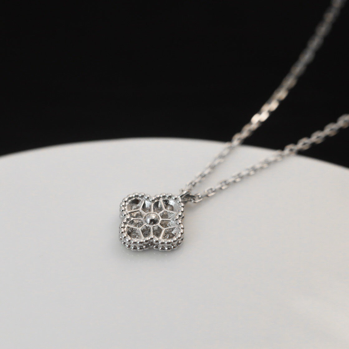 ¡®Lumi¡¯CLOVER MINI 9.5MM PENDANT DIAMOND NECKLACE
