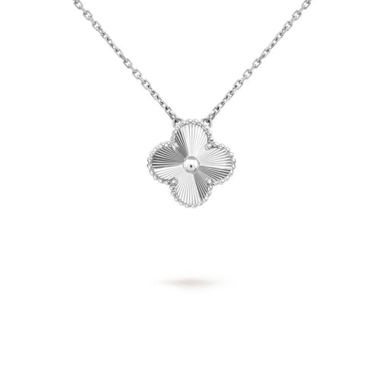 ¡®Lumi¡¯CLOVER 15MM LASER NECKLACE SILVER