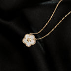 ¡®Lumi¡¯LUCKY  WHITE MOP  PLUM BLOSSOM NECKLACE