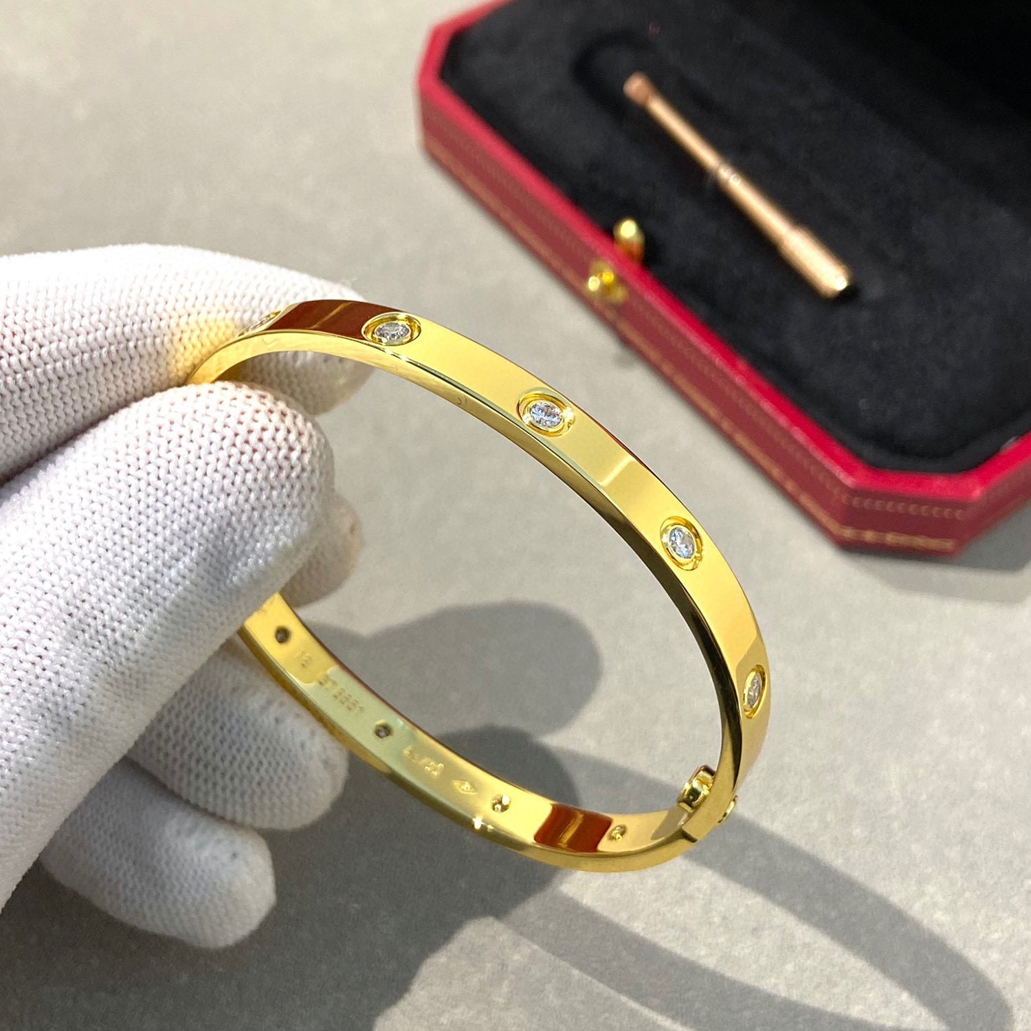 ¡®Lumi¡¯LOVE BRACELET 6.1MM 10 DIAMONDS