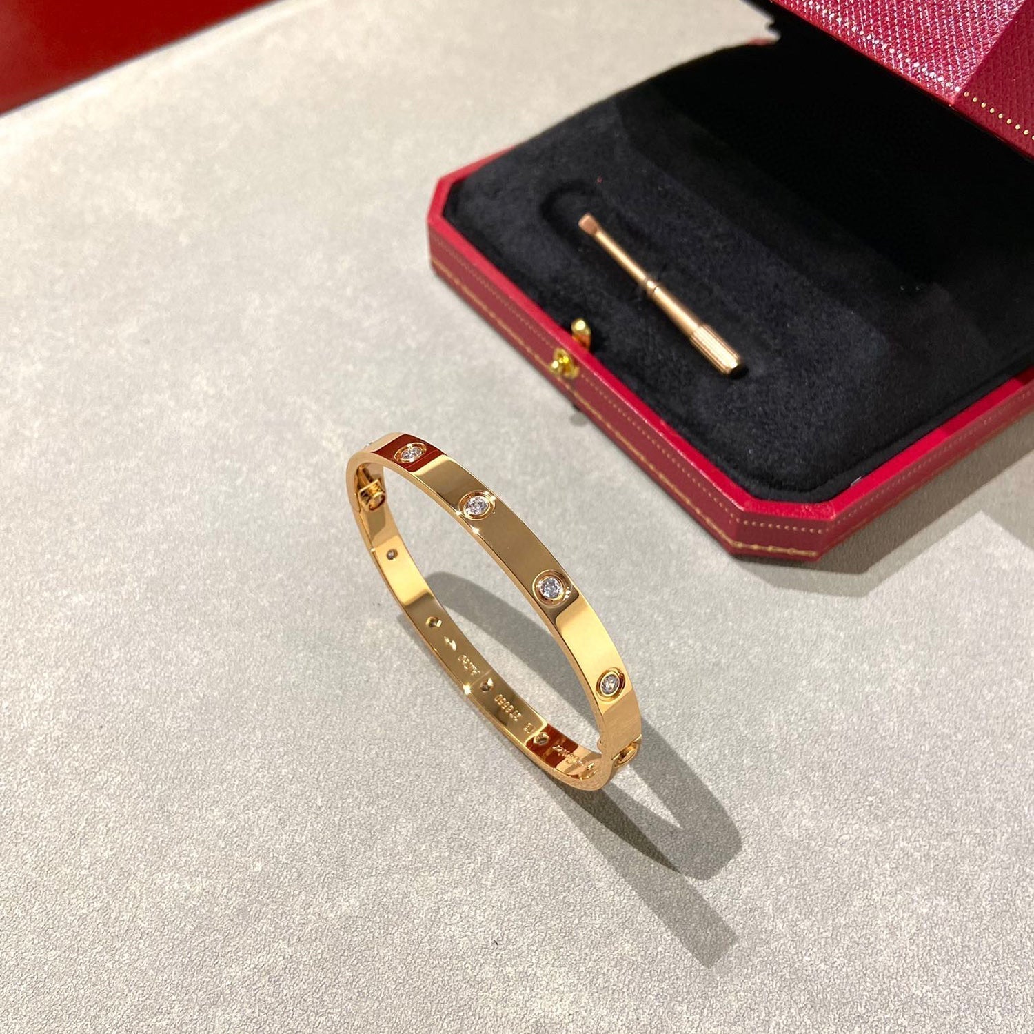 ¡®Lumi¡¯LOVE BRACELET 6.1MM 10 DIAMONDS