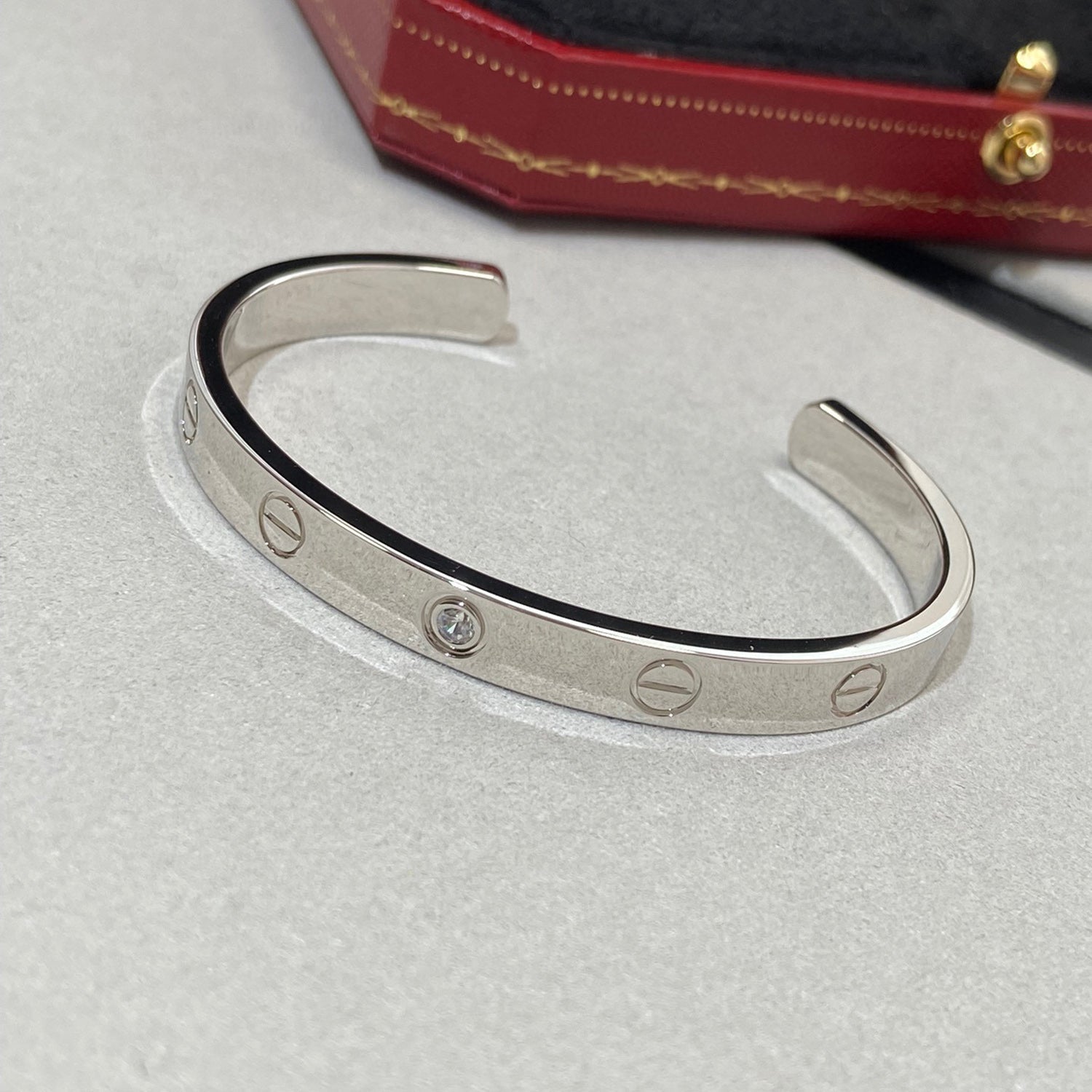 ¡®Lumi¡¯LOVE BRACELET 6.1MM 1 DIAMOND OPEN CUFF