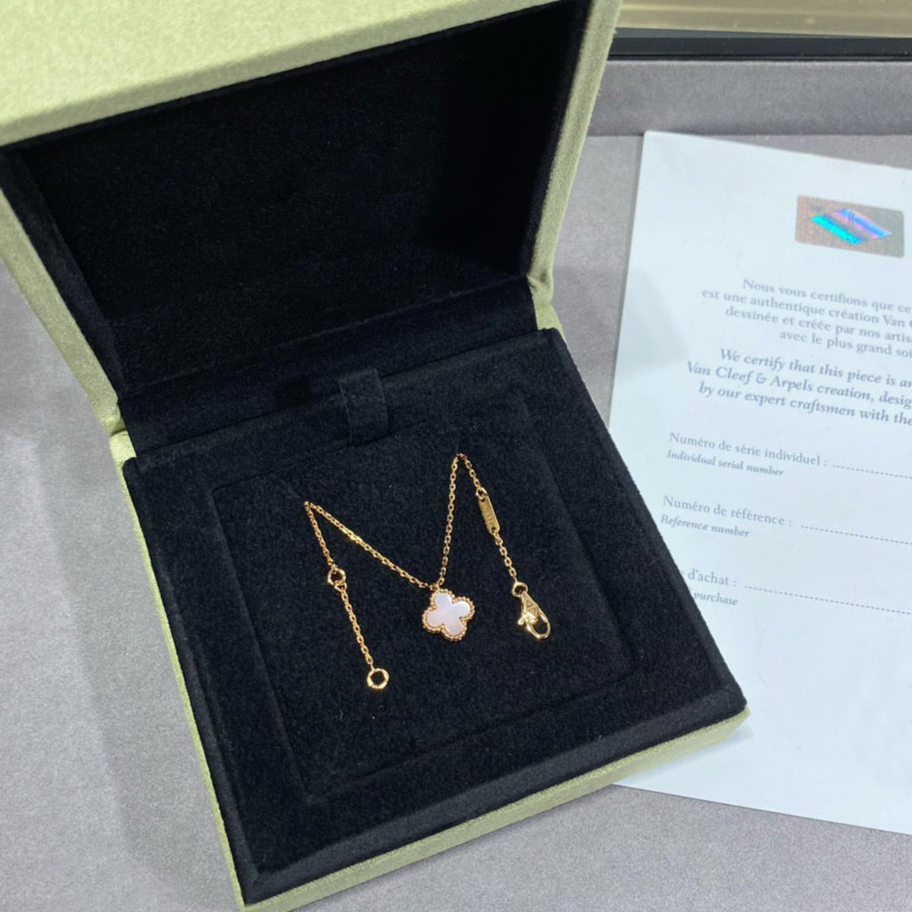 ¡®Lumi¡¯CLOVER 15MM PINK MOTHER-OF-PEARL SINGLE FLOWER NECKLACE
