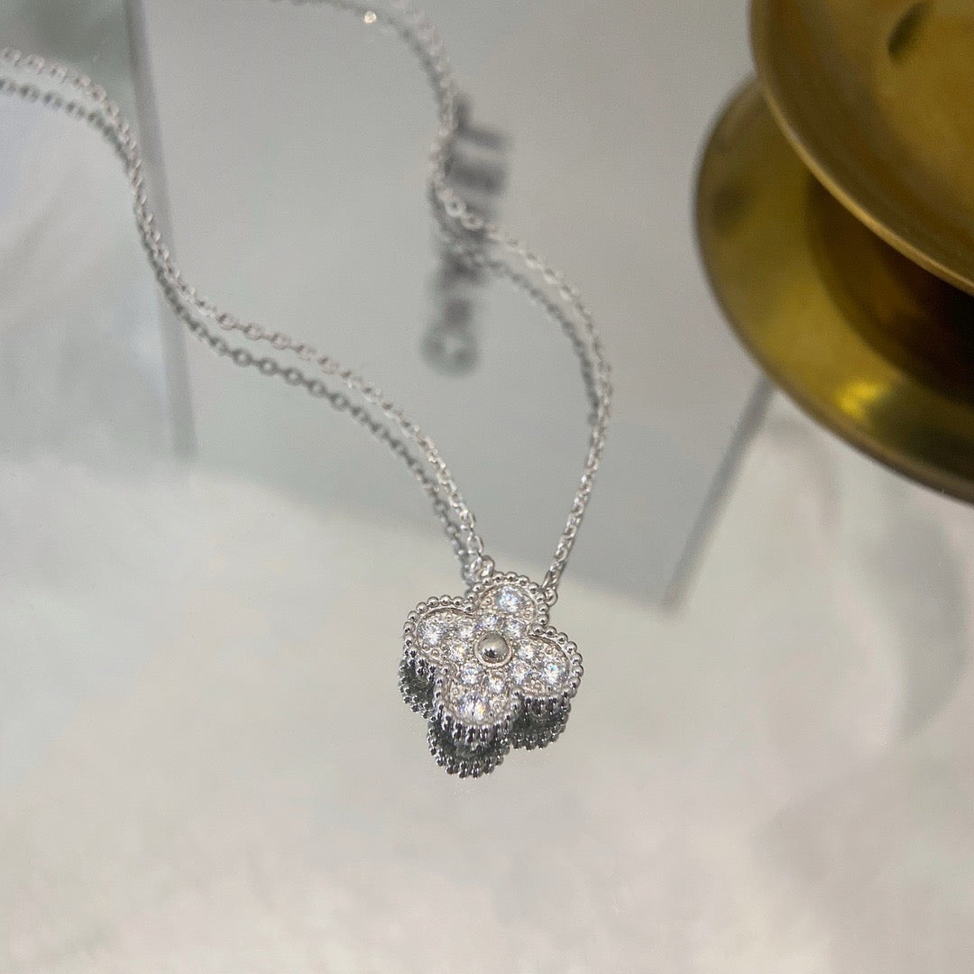 ¡®Lumi¡¯CLOVER 15MM DIAMOND SINGLE FLOWER NECKLACE