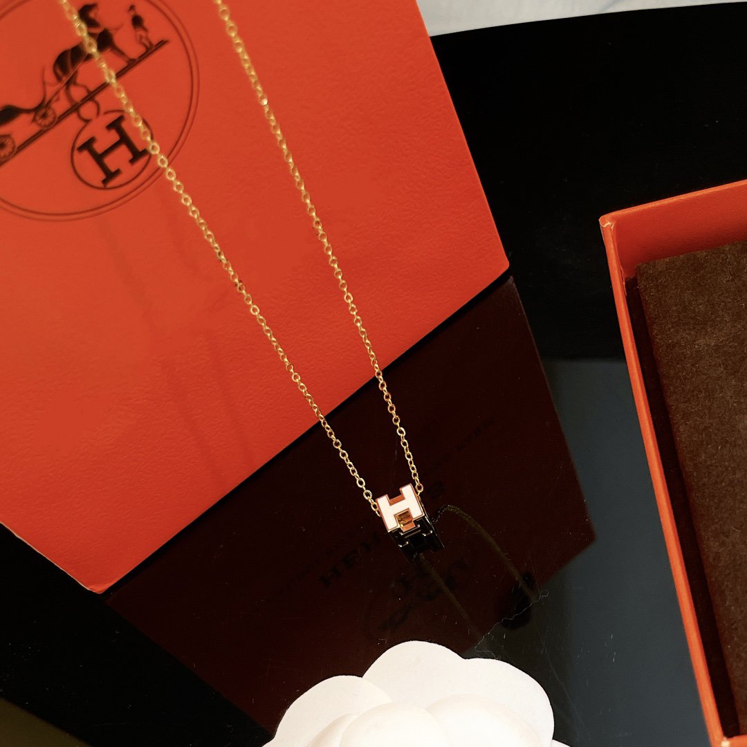 ¡®Lumi¡¯H WHITE SQUARE GOLD NECKLACE