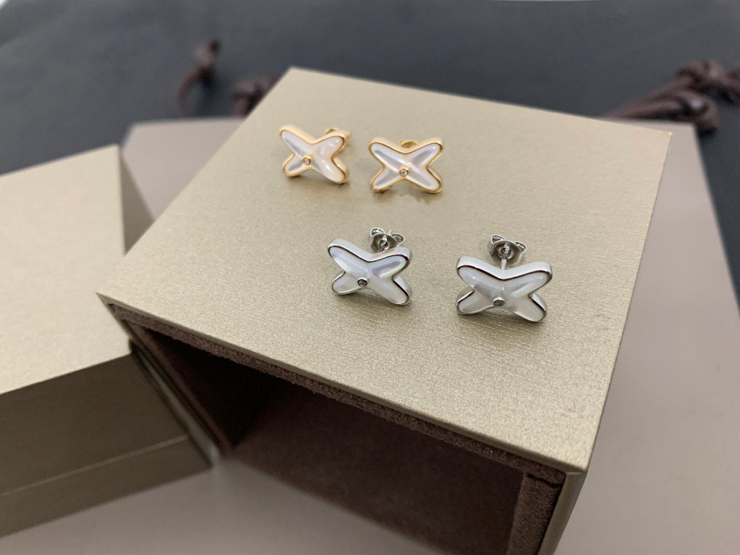 ¡®Lumi¡¯JEUX DE WHITE MOP SILVER DIAMOND EARRINGS