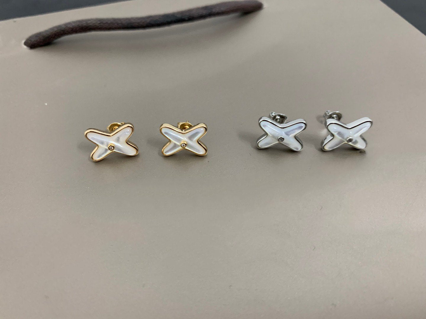 ¡®Lumi¡¯JEUX DE WHITE MOP SILVER DIAMOND EARRINGS
