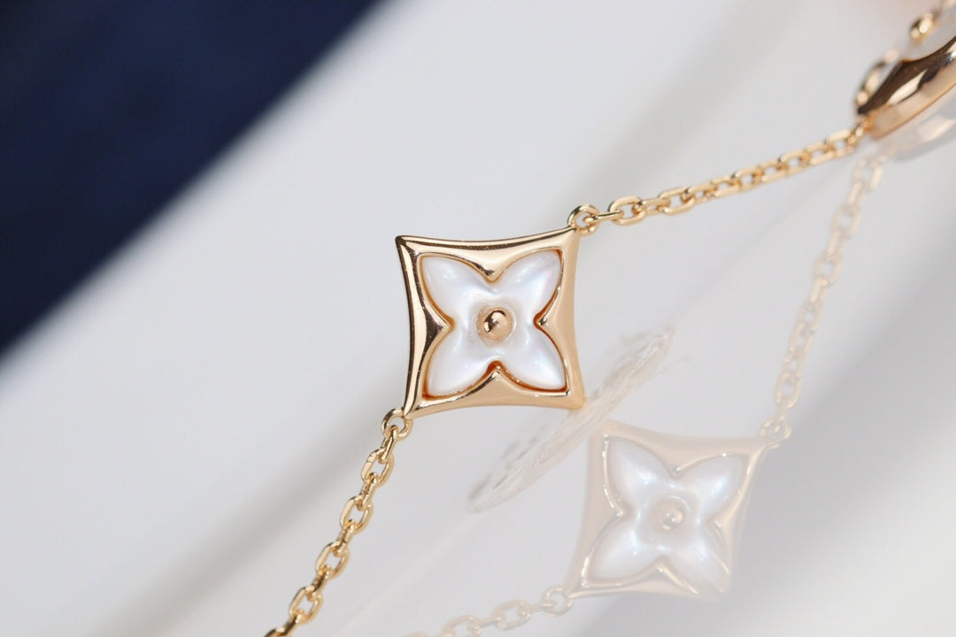 ¡®Lumi¡¯LEAF CLOVER BRACELET