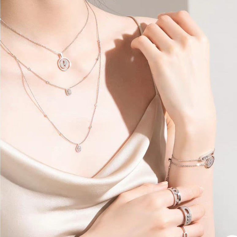 ```json
{
  "product": {
    "name": "[Imperial Jewelrys]ラッキーモバーPM パヴェネックレス"
  }
}
```