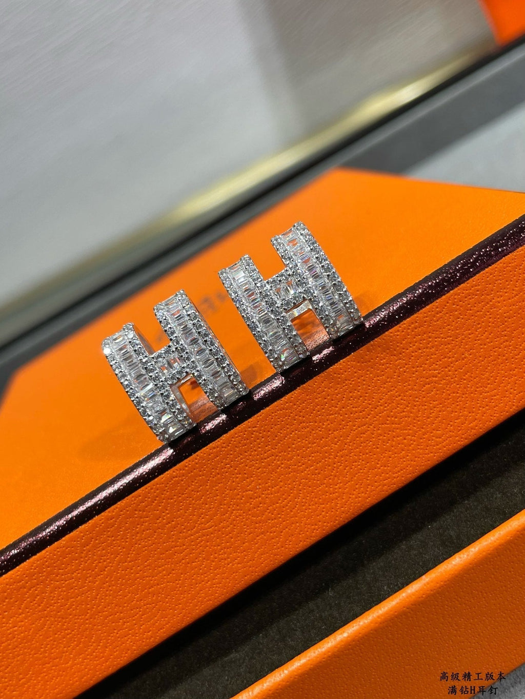 ¡®Lumi¡¯H STUD EARRINGS WITH SILVER DIAMONDS
