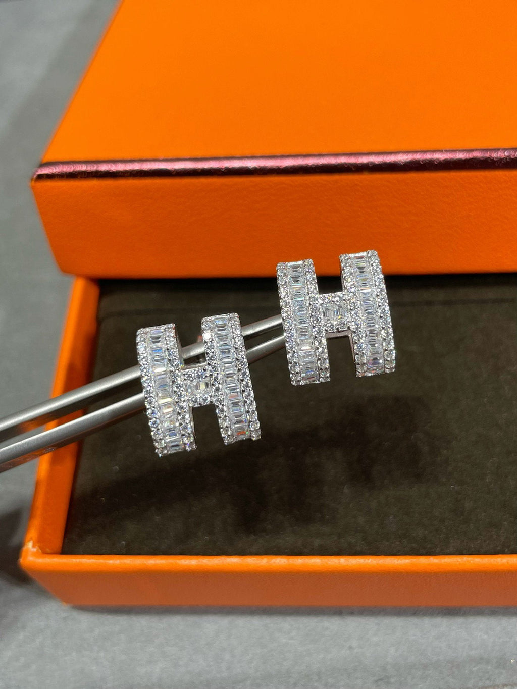 ¡®Lumi¡¯H STUD EARRINGS WITH SILVER DIAMONDS