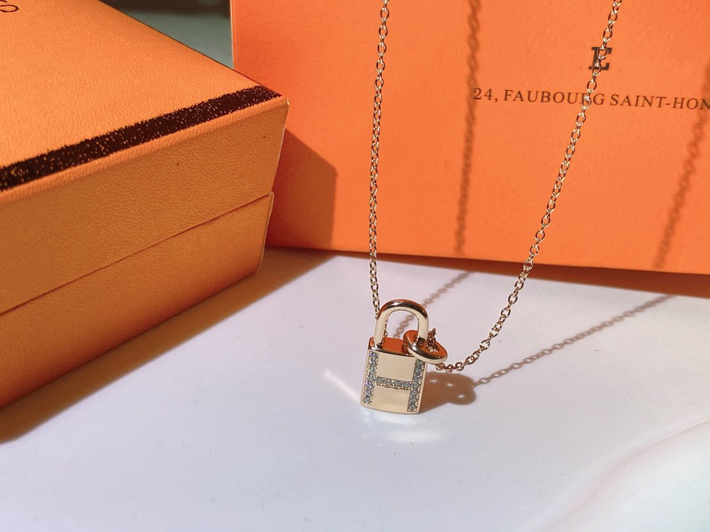¡®Lumi¡¯HM ADVANCED NICHE LOCK HEAD NECKLACE DIAMONDS