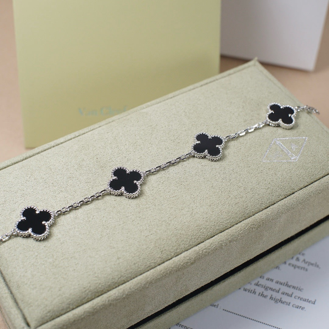 [Lumi jewelry] CLOVER 5 MOTIF ONYXS BRACELET COLLECTION