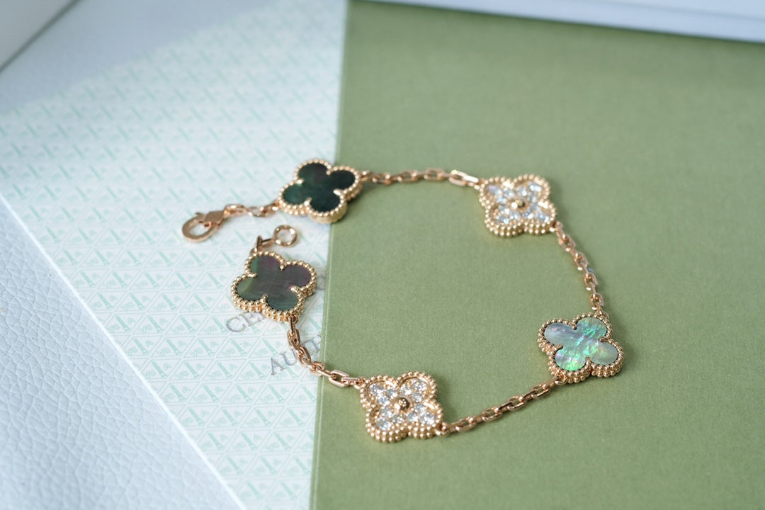[Lumi jewelry] CLOVER 5 MOTIF GRAY MOP BRACELET COLLECTION