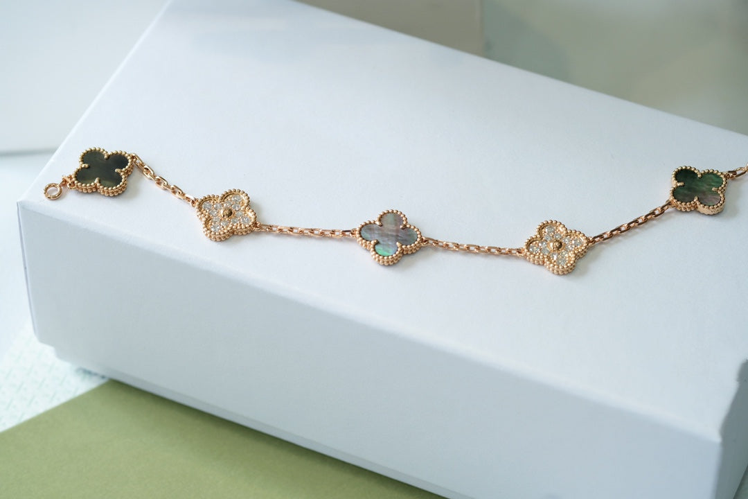 [Lumi jewelry] CLOVER 5 MOTIF GRAY MOP BRACELET COLLECTION