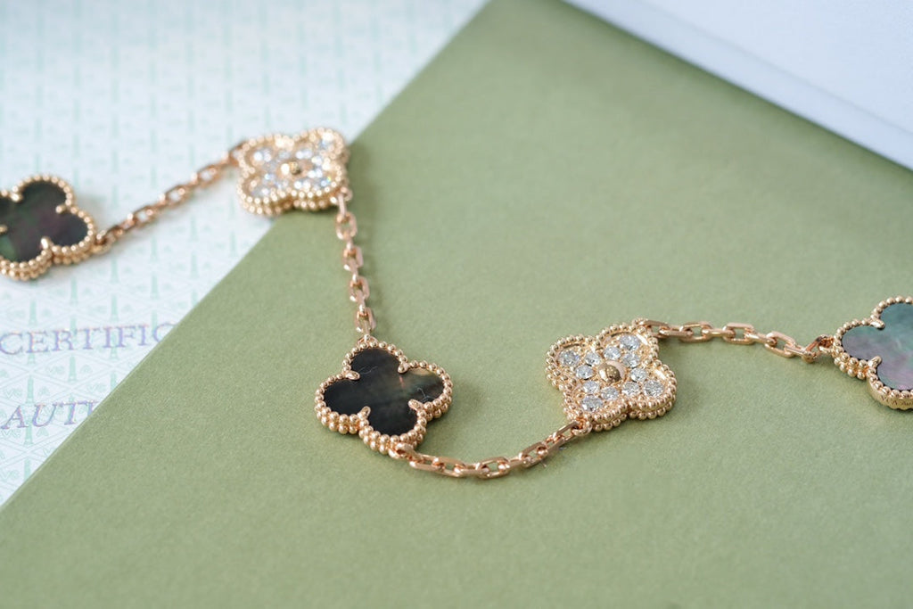 [Lumi]New  CLOVER 5 MOTIF GRAY MOP BRACELET COLLECTION