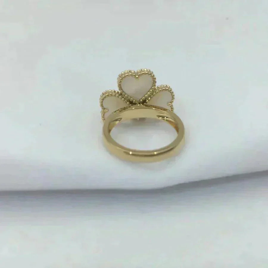¡®Lumi¡¯SWEET CLOVER WHITE MOP RING