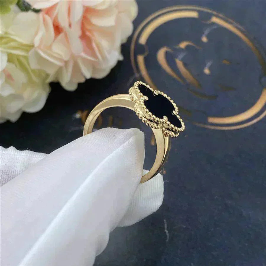 ¡®Lumi¡¯CLOVER ONYX RING