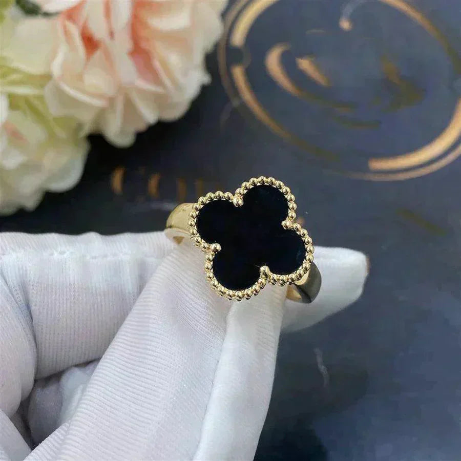 ¡®Lumi¡¯CLOVER ONYX RING