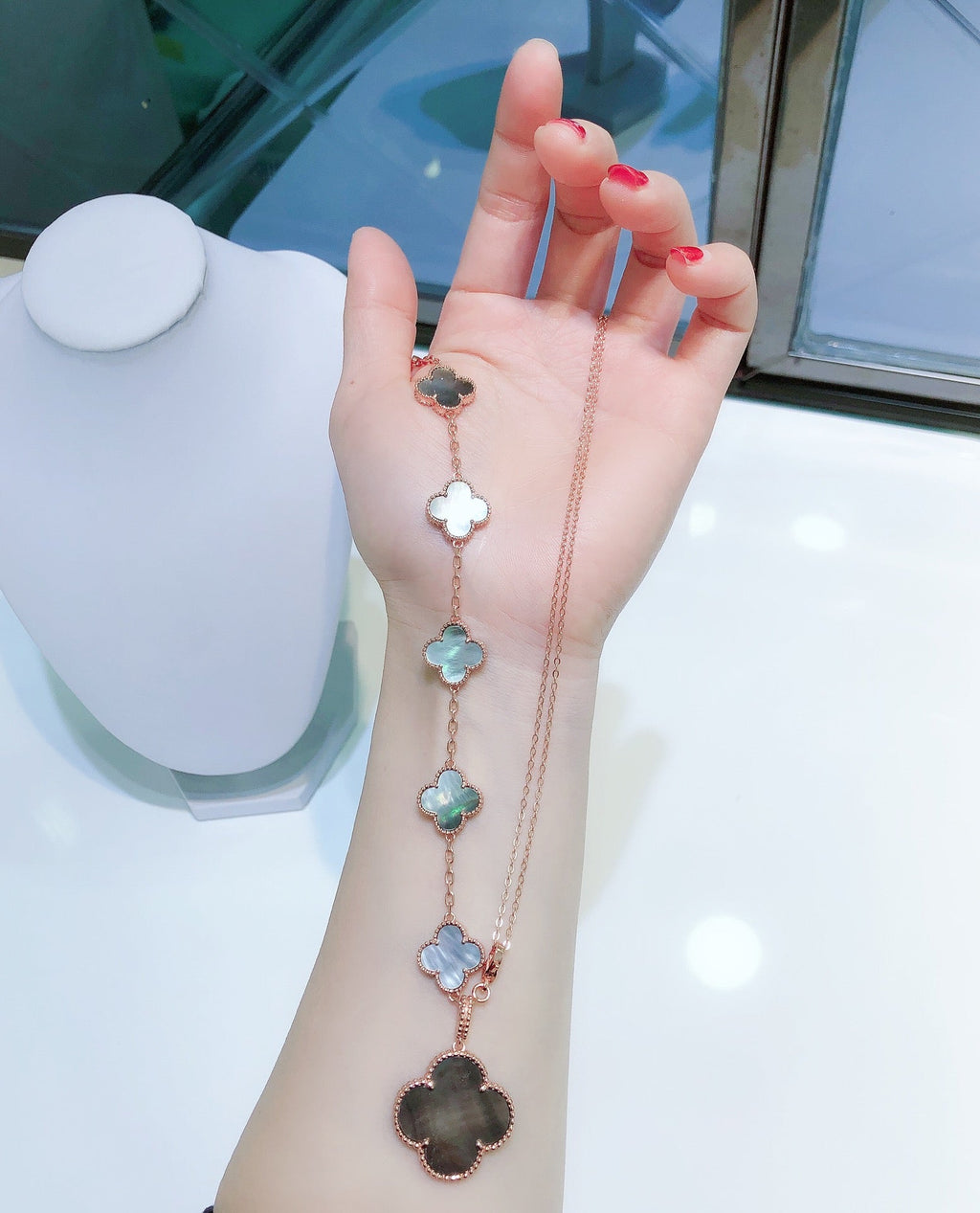 ¡®Lumi¡¯COMBINED BRACELET 5 MOTIFS AND NECKLACE DARK MOP ROSE GOLD
