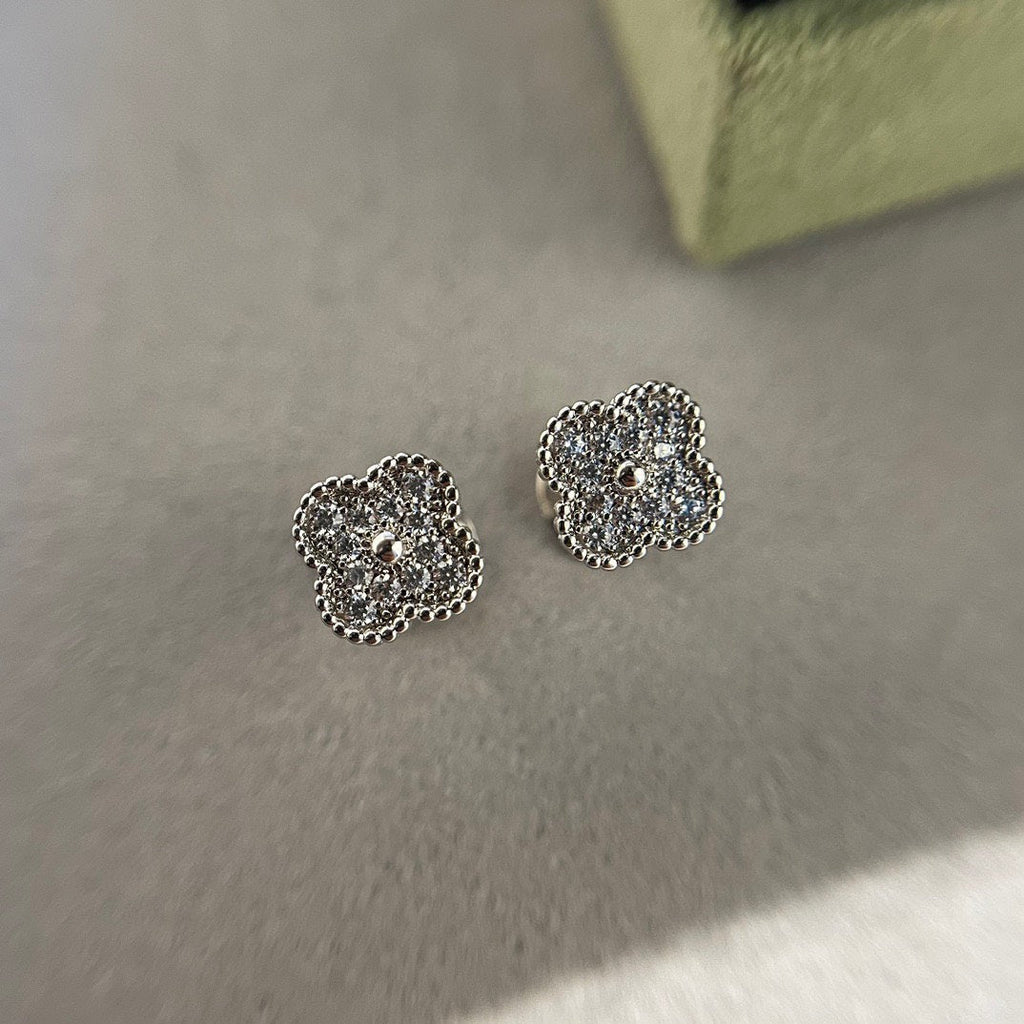 ¡®Lumi¡¯CLOVER MINI DIAMOND STUD EARRINGS