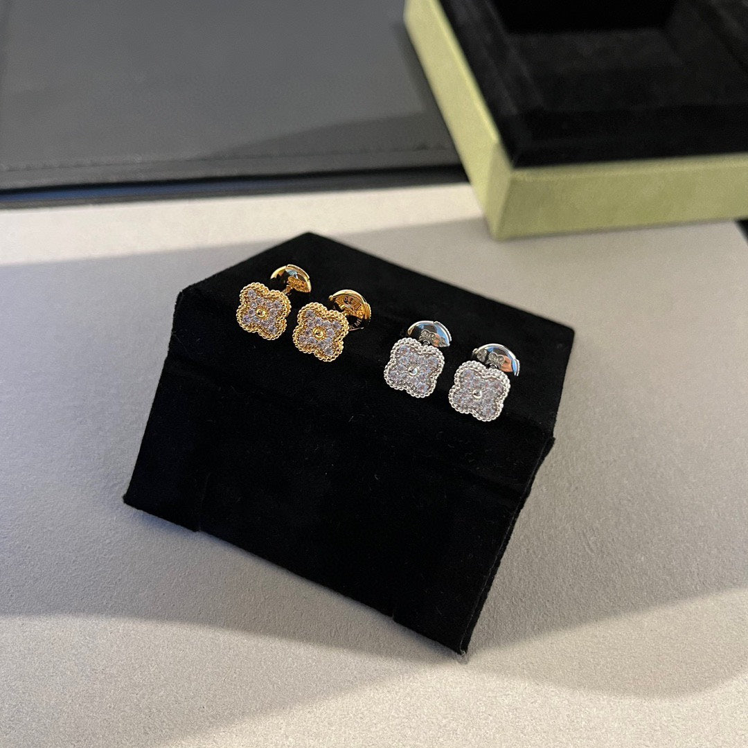 ¡®Lumi¡¯CLOVER MINI DIAMOND STUD EARRINGS