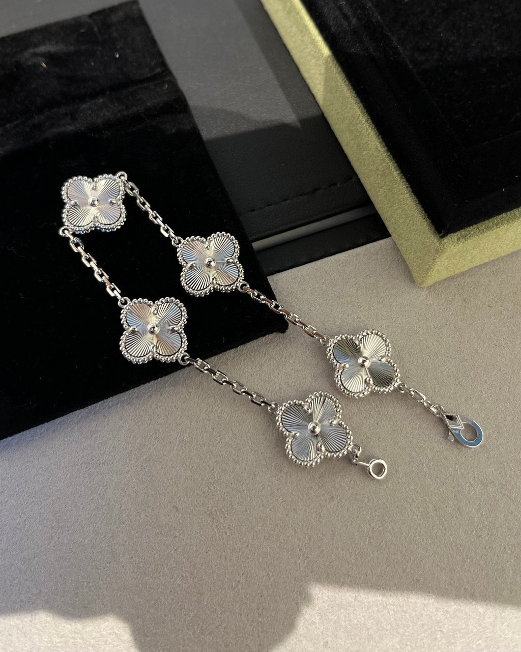 [Lumi]New  CLOVER 5 MOTIF LASER BRACELET COLLECTION